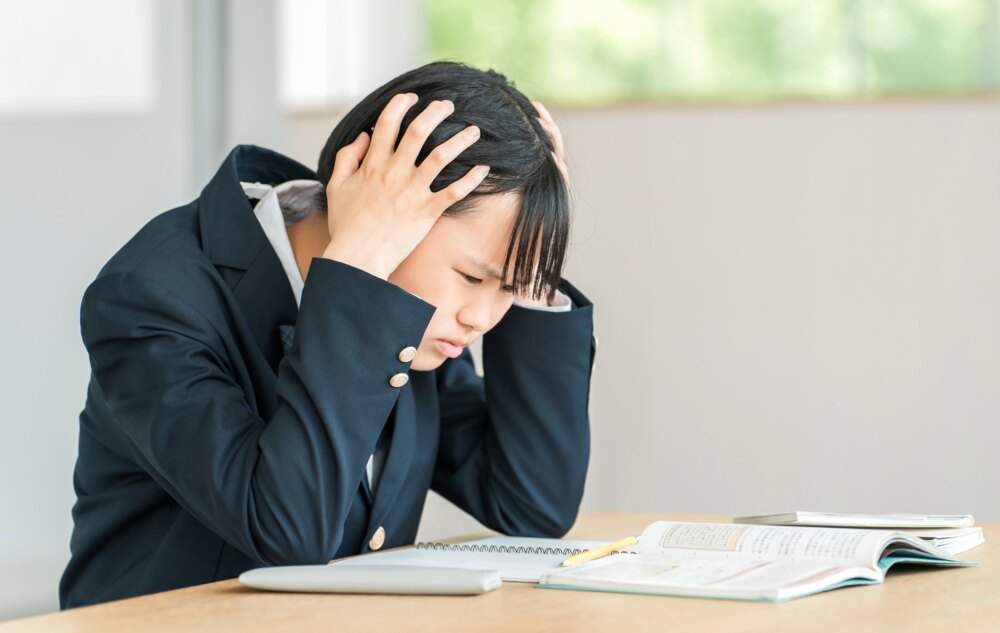 勉強に悩む受験生